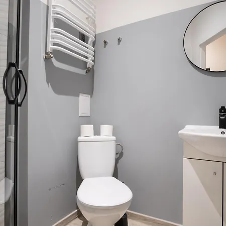 Revolution Aparts - Rewolucji 27 * Lodz