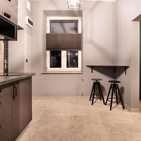 Revolution Aparts - Rewolucji 27 * Łódź