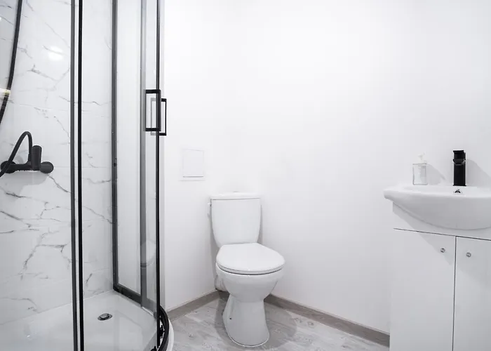 Revolution Aparts - Rewolucji 27 * Łódź